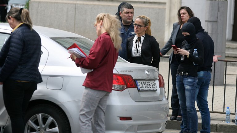 При акцията бяха задържани още двама души, включително заместничка на Иванчева