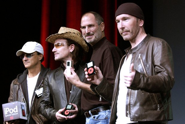 U2 бяха любимци и на покойния Стив Джобс и редовно  присъстваха на представянията продуктите на Apple