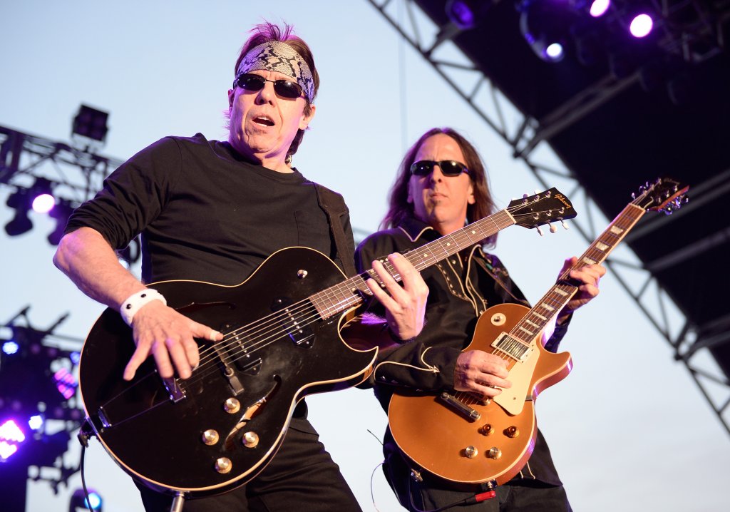 George Thorogood and the Destroyers - I Drink Alone
Да приемем, че идеята тук е за външна и вътрешна дезинфекция и да продължим натам...