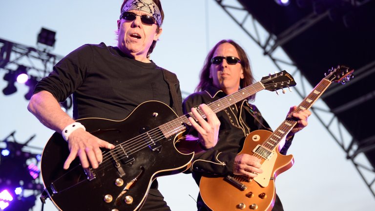 George Thorogood and the Destroyers - I Drink Alone 
Да приемем, че идеята тук е за външна и вътрешна дезинфекция и да продължим натам...