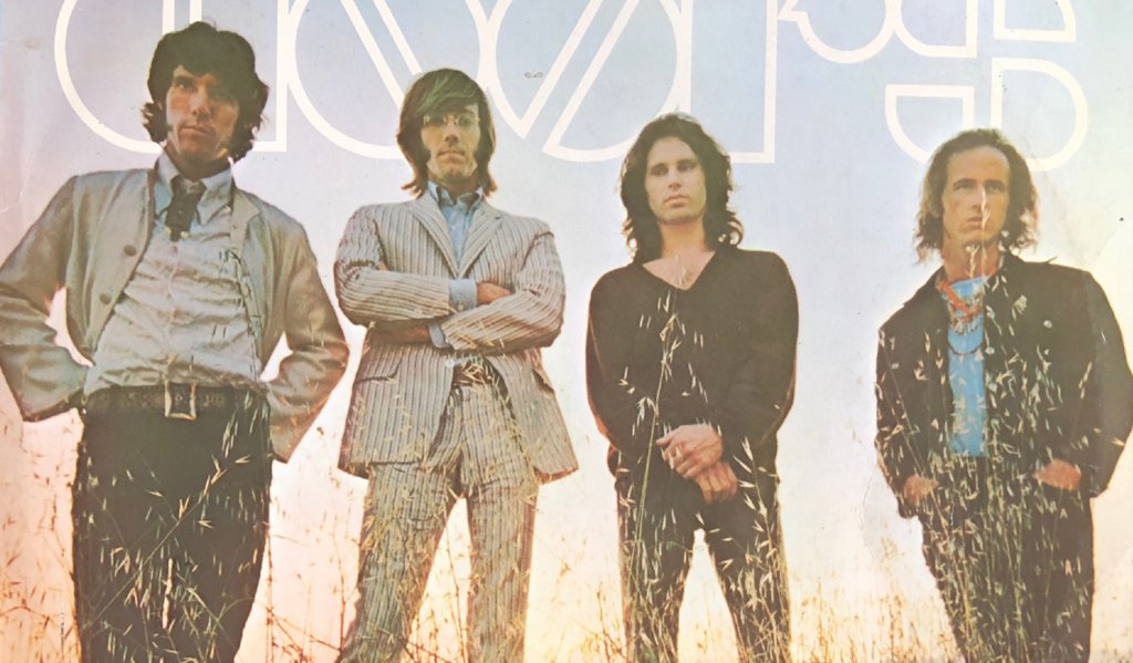 The Doors - Here Comes the Sun"Искам да напиша песен, която е чисто изразяване на радостта" - Това са думите на Джим Морисън за парчето, което празнува идването на пролетта и слънцето в меланхоличния тон на вечните The Doors.