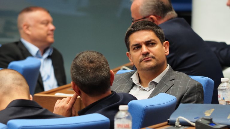 Лидерът на МЕЧ подчерта за колегите си от "Възраждане", че Народното събрание "не е боксов ринг"