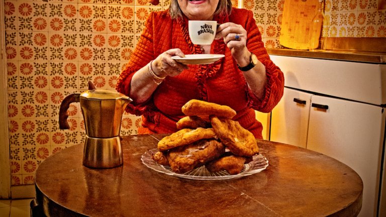 А ние с баба си пием кафе