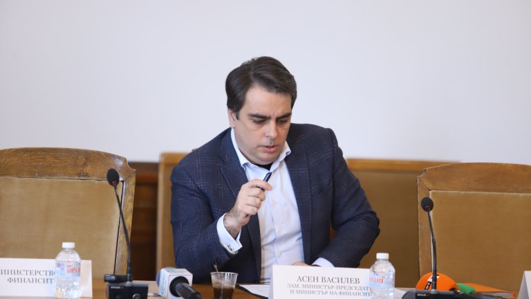 Вицепремиерът коментира, че не смята, че до края на тази година ще има предсрочни избори, за догодина не е ясно