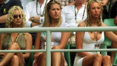 Ложата на Марат Сафин по време на Australian Open 2002 изглеждаше малко по-различно от нормалното