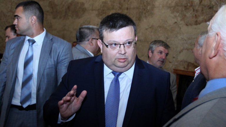 Сотир Цацаров се съгласи да докладва пред парламента, ако бъде гласувано решение за явяването му