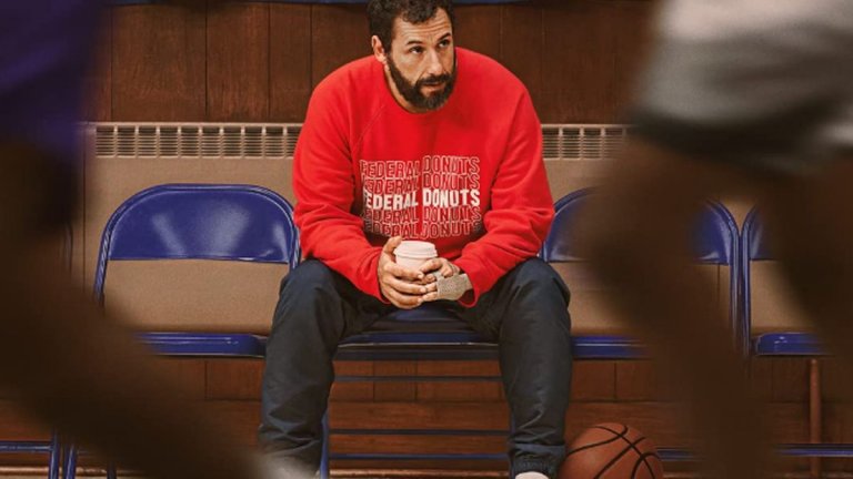 Hustle
Кога: 8 юни
Къде: Netflix
Адам Сандлър може би преоткри себе си в света на драматичните роли и не знаем защо след Uncut Gems не залага повече на такива, а отново посяга към комедията. Hustle е спортна комедия, в която актьорът играе баскетболен скаут. Той открива невероятен талант в чужбина, и си поставя за цел да го отведе в Щатите, въпреки несъгласието на отбора си. А цялата история - при желание от ваша страна - ще можете да видите в Netflix.