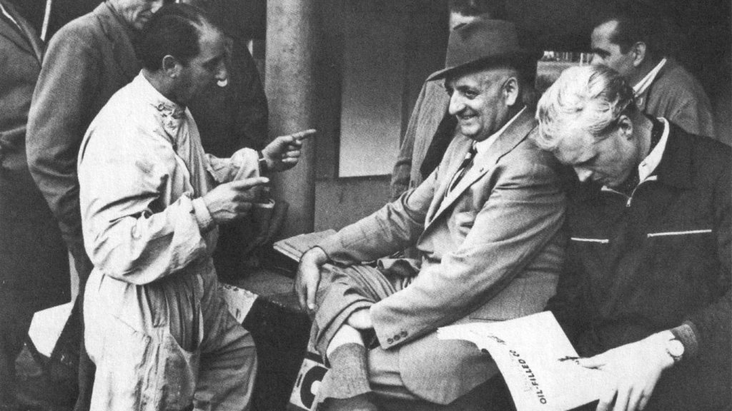 Scuderia_Ferrari_-_Monza,_1953_-_Enzo_Ferrari_&_Mike_Hawthorn