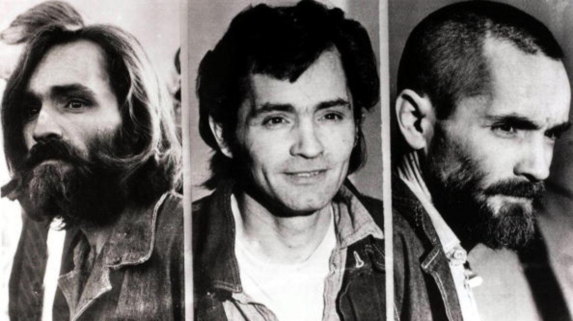 Самият Чарлс Менсън (на снимките) почина в затвора през 2017 г., докато излежаваш доживотна присъда за ролята си в убийството на актрисата Шарън Тейт и четирима други души през 1969 г.