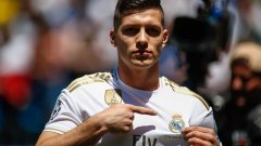Йович стана футболист на Реал Мадрид още на 4 юни. Според испанските медии, мадридският клуб е платил на Айнтрахт 60 милиона евро.