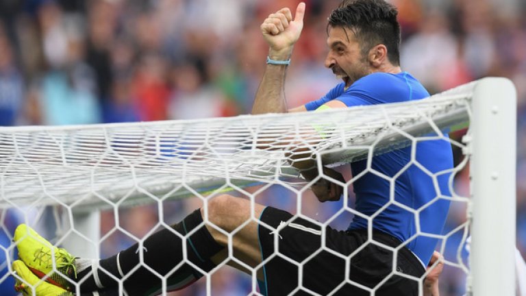 Евро 2016, 1/8-финали: Италия – Испания 2:0
Край! Италия сложи край на европейската доминация на „адзурите“ насред „Стад дьо Франс“ това лято. Джорджо Киелини откри резултата за Италия, а резервата Грациано Пеле узакони успеха на „скуадрата“ с гол в добавеното време.