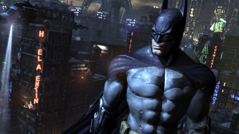 Batman: Arkham City
Достъпна за: PC, Xbox 360/One, PlayStation 3/4
Знаете лафа - "Винаги бъде себе си, освен ако не можеш да бъдеш Батман. Тогава бъди Батман". Batman: Arkham City ви дава именно тази възможност. Но защо препоръчваме игра от 2011 г., вместо продължението Arkham Knight, което позволи и да управлявате легендарния "Батмобил"? Ами защото чисто и просто Arkham City е по-добрата игра - с по-увлекателна история и силна атмосфера, макар и не така впечатляваща визуално с оглед на изминалите години. Още повече, че ако я играете на PC, ще тръгне на много повече конфигурации и без да ви се налага да намалявате настройките.
Нощ след нощ можете да забравяте за мрачния си хол и изолацията, като вместо това "обикаляте" часове наред из част от Готъм Сити, превърната в затвор за всички отрепки на града и поле за експерименти на проф. Хюго Стрейндж. А някъде там дебнат всички големи врагове на Батман - от Двуликия и Пингвина до самия Жокер. Битки с всички тях, премазване на ордите им от главорези и редица загадки ще задържат вниманието ви. А когато се сетите за това, че не трябва да излизате от дома си, винаги можете да преборите това усещане с малко безцелно реене из небесата на Готъм.