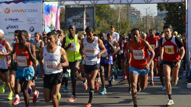 Какво е маратон и как една неспортсменска постъпка помрачи неделното събитие в столицата