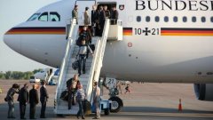 Освободените наблюдатели от ОССЕ кацнаха в Берлин