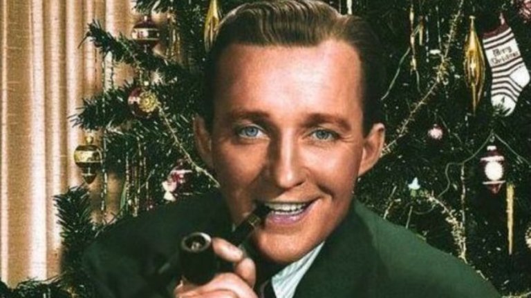 6. 12 days of Christmas
В популярната песен всеки куплет се равнява на един от 12-те дни на Коледа и постоянно се натрупват подаръците, които лирическият герой получава от "истинската си любов". Към края те стават живи хора - "истинската ми любов ми даде десет танцуващи дами", "единадесет гайдари" и т.н. Кой се обижда? Хора, които виждат в подаряването на хора намигване към робството. Текстът обаче е с англо-френски корени и едва ли това е бил първоначалният й замисъл, но, изглежда, с достатъчно фантазия тя също може да се окаже обидна.