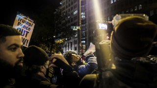 Неофициално ранените са членове на крайнодясна група, подкрепяща Тръмп