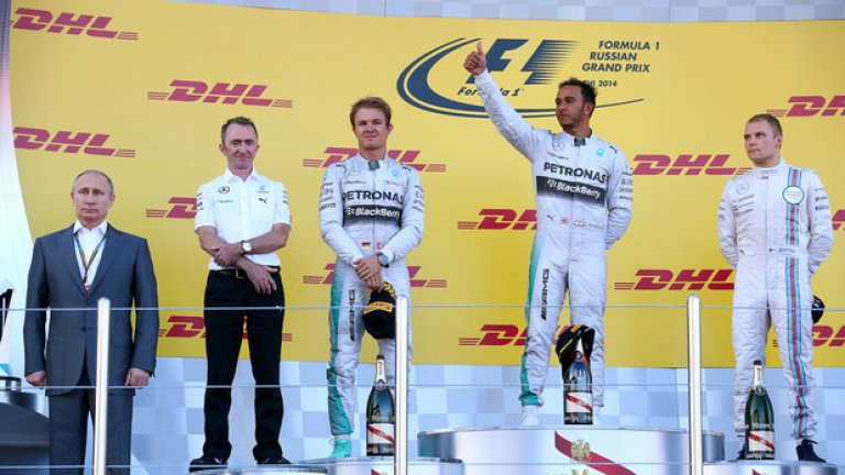 Руският президент Владимир Путин също се появи на подиума