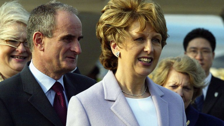 Президент на Ирландия от 1997 до 2011 година. Тя е вторият президент - жена на страната и първият държавен глава от Северна Ирландия.Един от най-обичаните ирландски политици.