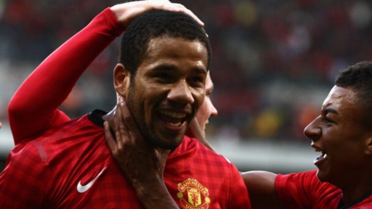 12. Бебе – от Витория Гимараеш в Манчестър Юнайтед, 7,4 млн. паунда
Случаят с Бебе бе доста странен. През лятото на 2010-а премина в Гимараеш като свободен агент, а само месец по-късно Юнайтед плати за него 7,4 млн. паунда. Това породи въпроси защо „червените дяволи“ плащат такива пари за напълно неизвестен футболист, който допреди дни е бил свободен агент. Преди няколко години полицията дори разследва трансфера за евентуални злоупотреби. На терена, Бебе записа едва два мача във Висшата лига и седем във всички състезания. Прекара голяма част от четирите си години в Юнайтед като отдаден под наем в Бешикташ, Рио Аве и Пакош де Ферейра, а през 2014-а замина за Бенфика. И до днес е помнен като един от най-лошите трансфери в историята на Юнайтед.