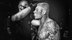 От наркопласьор и крадец до ММА боец: Историята на Татуираното лице