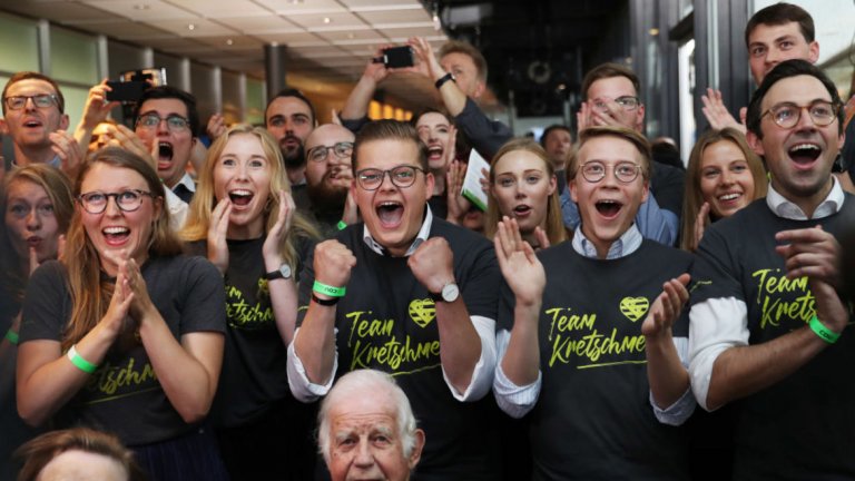 Симпатизантите на Михаел Кречмер се радват на победата в Саксония. Оказва се обаче, че неговата ХДС е едва трета политическа сила сред най-младото поколение на провинцията, като изостава пред "Алтернатива за Германия" и "Зелените"