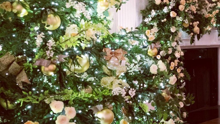 Украсата на Мелания Тръмп за последната ѝ Коледа в Белия дом