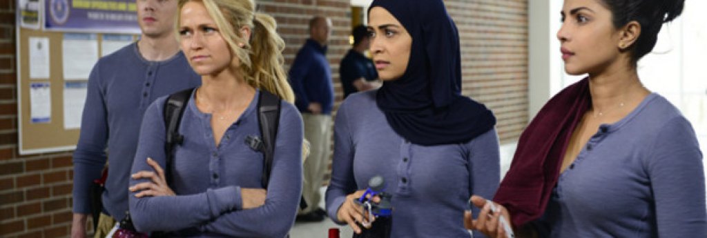 Quantico / Куантико
Време за гледане: 16 часа и 6 минути
IMDb рейтинг: 7,2
Сериалът разказва историята на елитна група от специални агенти в процес на обучение в тренировъчната академия на ФБР, сред които се оказва внедрен предполагаем терорист.
