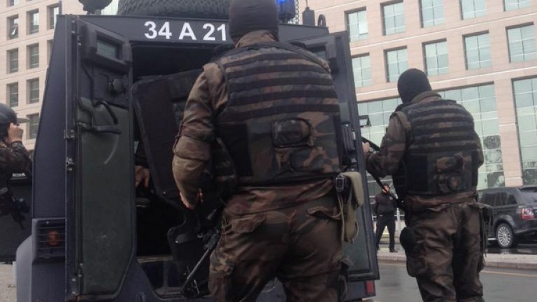 Полицията щурмува сградата на Съдебната палата в Турция, след като прокурор Кираз беше взет за заложник