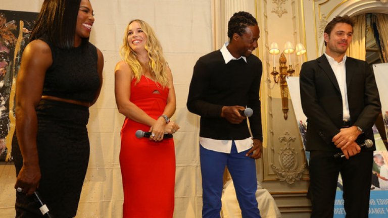 Серина и Возняцки грейнаха с усмивки по време на признанието на Шарапова