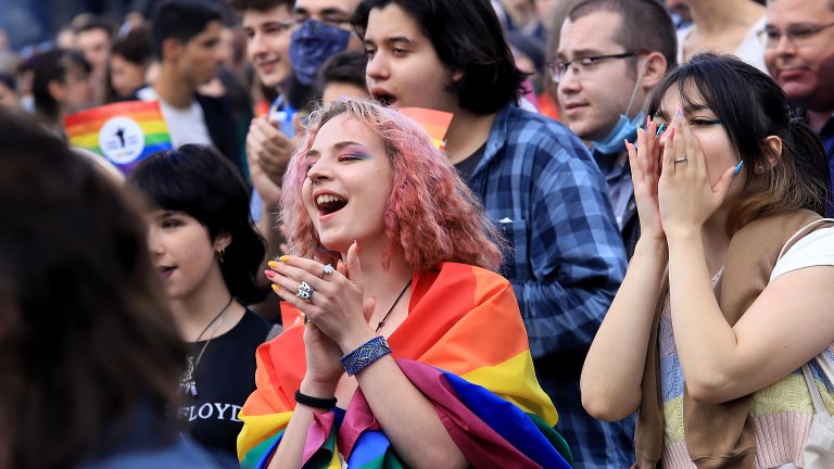 София прайд vs Шествие за християнското семейство (Снимки)