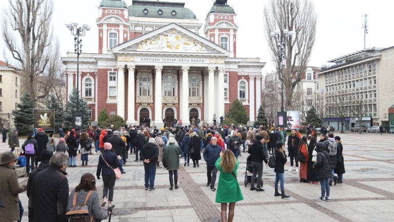 "Талантът върви с непокорство": Протест в защита на Александър Морфов