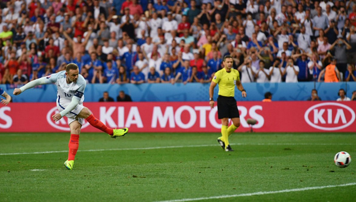 Последният гол
53-ият гол на Рууни за Англия се оказа и последен. Той падна също от дузпа - за 0:1. Сензацията на Евро 2016 Исландия обаче постигна впечатляващ и заслужен обрат с 2:1, за да нанесе на Трите лъва едно от най-срамните поражения в историята им. 
