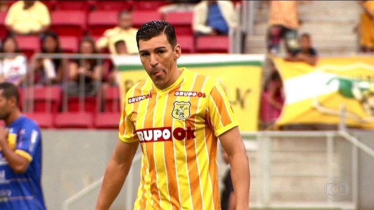 Лусио
40-годишният защитник, световен шампион с Бразилия и войник в армията на Интер, която под ръководството на Жозе Моуриньо спечели требъл през 2010-а, все още играе – за Бразилиензе в бразилската Серия D.