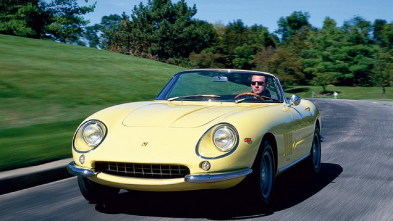 Ferrari 275 GTS NART Spyder от 1967-ма
Уникалното в този модел е, че той доказано може да развие скорост от 166 мили в час. В действителност през 1967-ма са произведени само 10 броя от този модел, от които два са с алуминиеви корпуси. Въпреки ограничената серия, навремето повечето бройки се е наложило да бъдат продадени  с огромна отстъпка. Днес обаче подобен модел може да достигне цена от 20 млн. долара