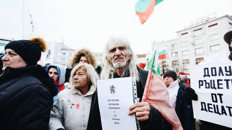 Протестиращи опитаха да влязат в парламента