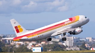 Iberia Airbus A320-214 La Coruna