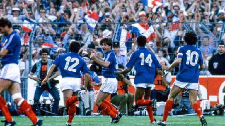 Франция – Португалия 3:2, Евро 1984
Домакините най-после успяха да триумфират на домашно първенство след провала 24 години по-рано. Голове на Жан-Франсоа Домерг и Руи Жордао вкараха мача в продължения, където Жордао изведе португалците напред. Тогава отново блесна геният на Мишел Платини, който първо – подаде за втория гол на Домерг, след което, в 119-ата минута, с красив прехвърлящ удар прати феновете на „Велодром“ в екстаз.