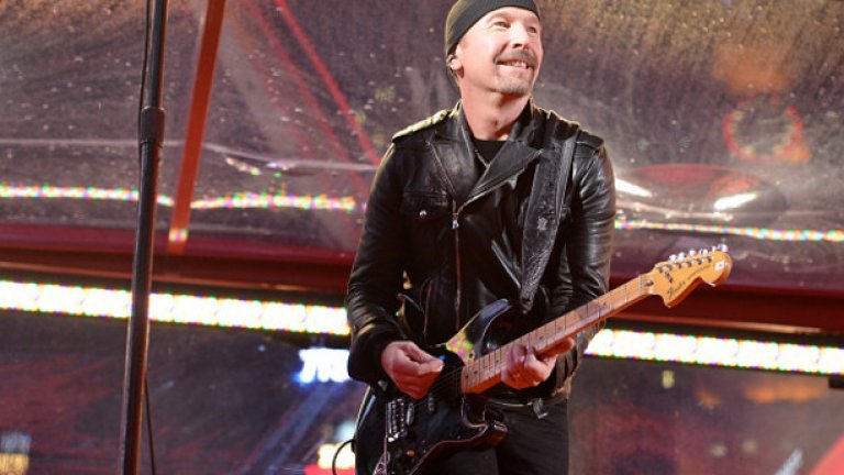 The Edge от U2
Както мама неведнъж ти е казвала, ако приятелите ти държат на теб, няма да ти се подиграват. При Дейв Еванс от U2 се намира близък приятел на име Боно, който да обърне внимание на внушителния му нос и да кръсти китариста The Edge.