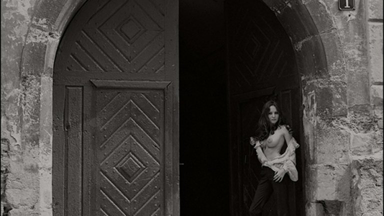 Черно-бяла голота (18+)