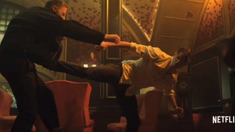 Altered Carbon
В едно общество, където съвсем спокойно можеш да свалиш съзнанието си на външен носител и да го пренесеш върху ново тяло, напълно очаквано е на чисто физическия въпрос и на насилието да се гледа с леко пренебрежение, поне сред онази богата част от населението, която може да си го позволи. Като добавим и факта, че главният герой Такеши Ковач е супервойник, обучен да отнема животи за секунди, убийствата и бруталните битки съвсем очаквано се леят като порой в есенен ден. Това, което е положително, че бойната хореография тук определено е на ниво.