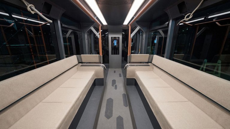 Седалките в салона са твърде широки