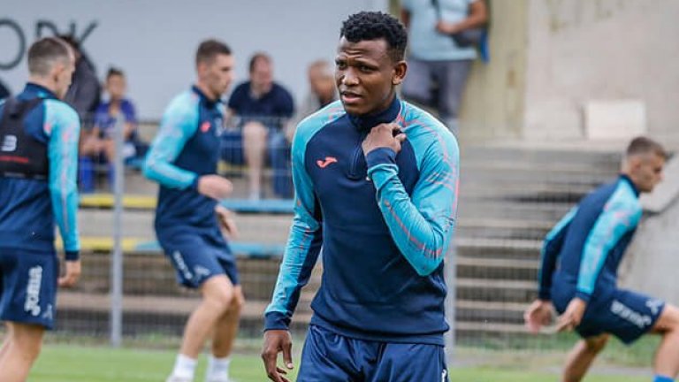 Левски с трансферен удар - взе национал на Нигерия, който може да играе на три позиции