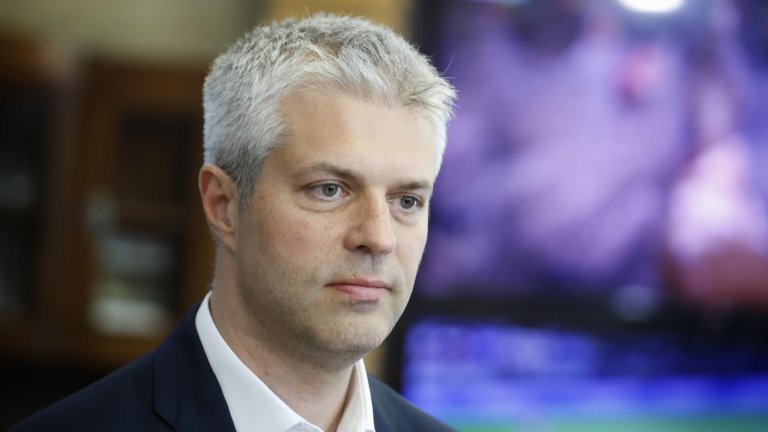 Заповедта за освобождаването от длъжност е ефективна от днес