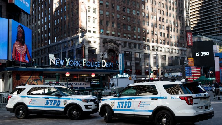 Шофьорът, който се вряза в пешеходци на "Таймс скуеър" в Ню Йорк в четвъртък, е бил дрогиран и има съдебно досие. Според полицията той е използвал силни дози синтетична дрога и е чувал гласове, докато е карал.
