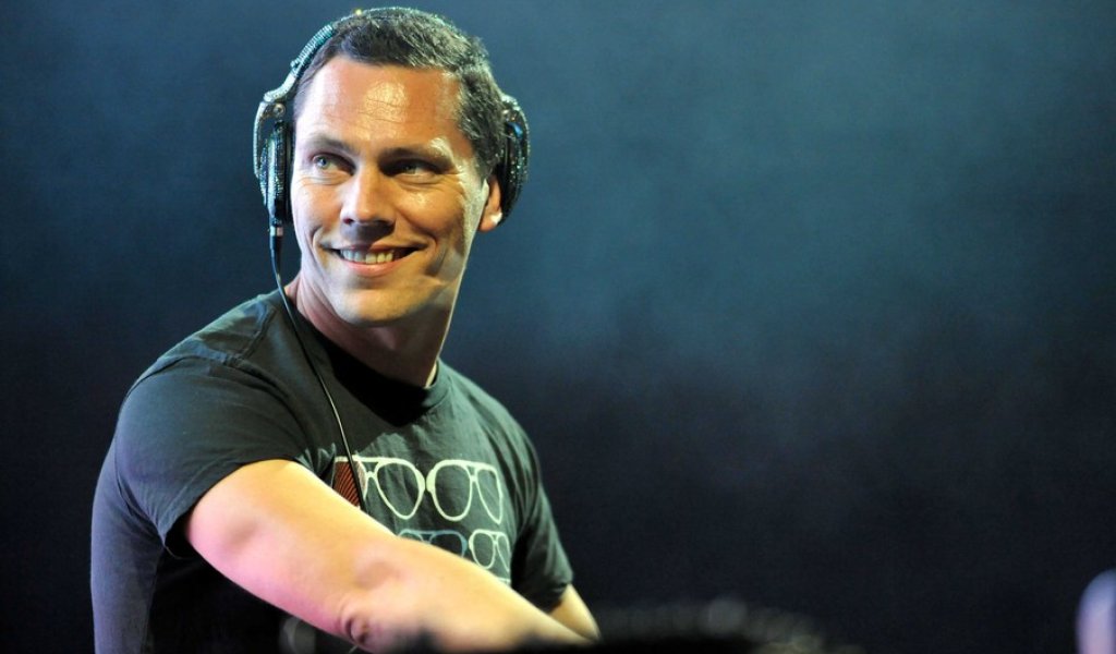 AVENCHES :  Tiesto performs during 20th Rock Oz'Arenes