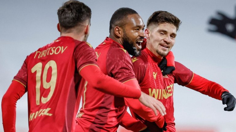 ЦСКА си взе полувремето срещу Етър