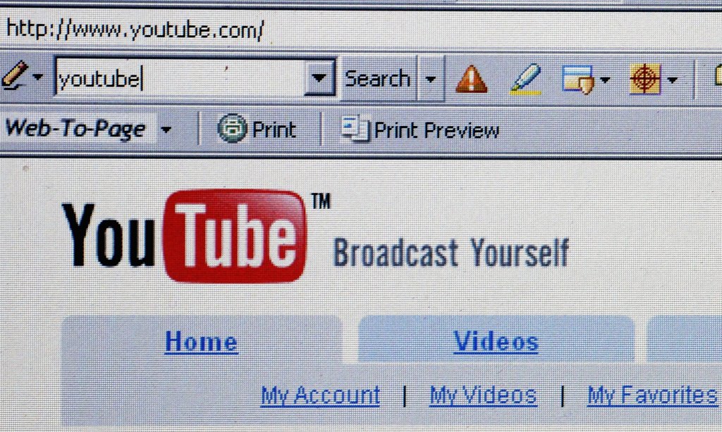 В YouTube са активни 1 милиард души...месечно