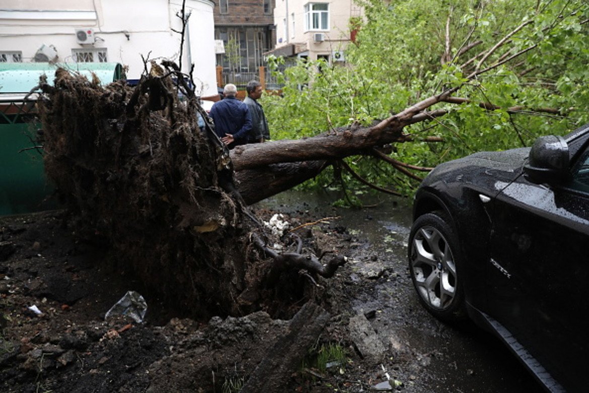 11 жертви, 146 ранени и щети за милиони след урагана в Москва (галерия)