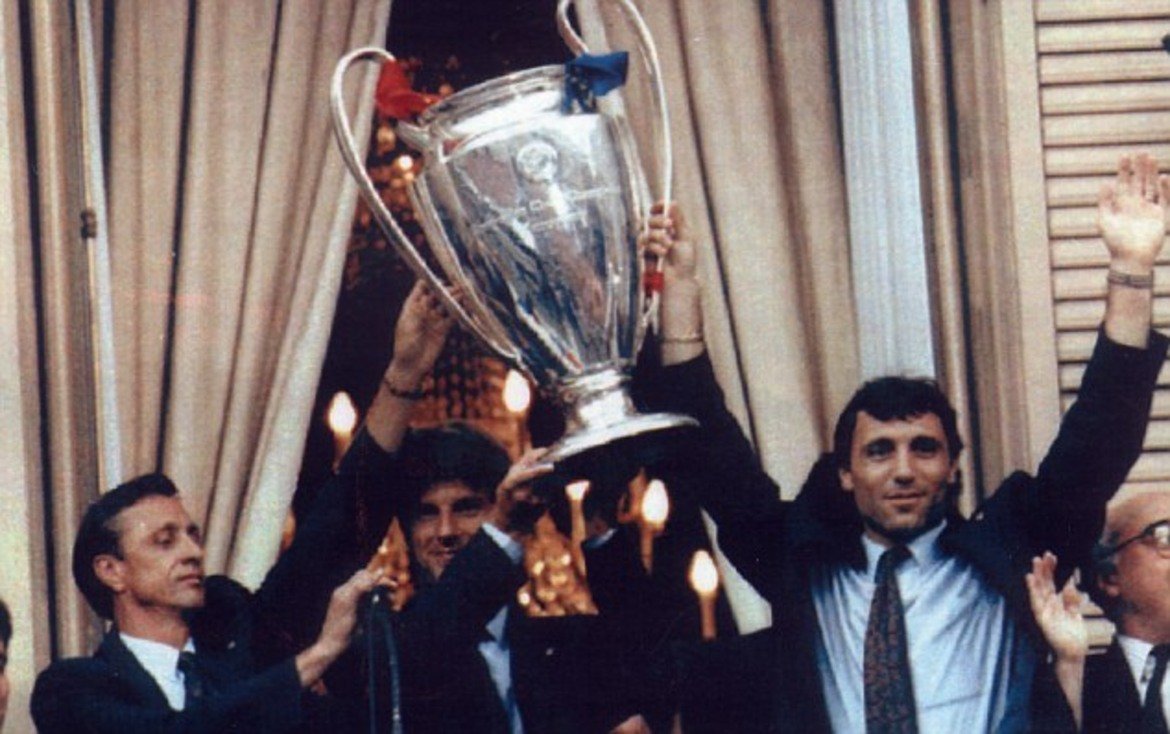 Йохан Кройф
Един от най-великите футболисти на своето време, Кройф поведе Аякс към три поредни трофея в КЕШ между 1970/71 и 1972/73, преди да премодулира ДНК-то на Барселона, където бе треньор между 1988 и 1996 г. Здравословни проблеми го принудиха да се откаже от треньорската професия прекалено рано, а през 2016-а напусна този свят на 68 години.