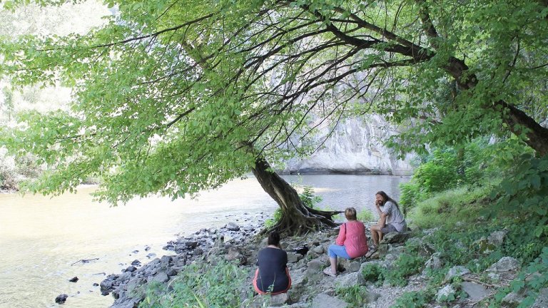 Наблизо тече и река Искър - спокойна и величествена